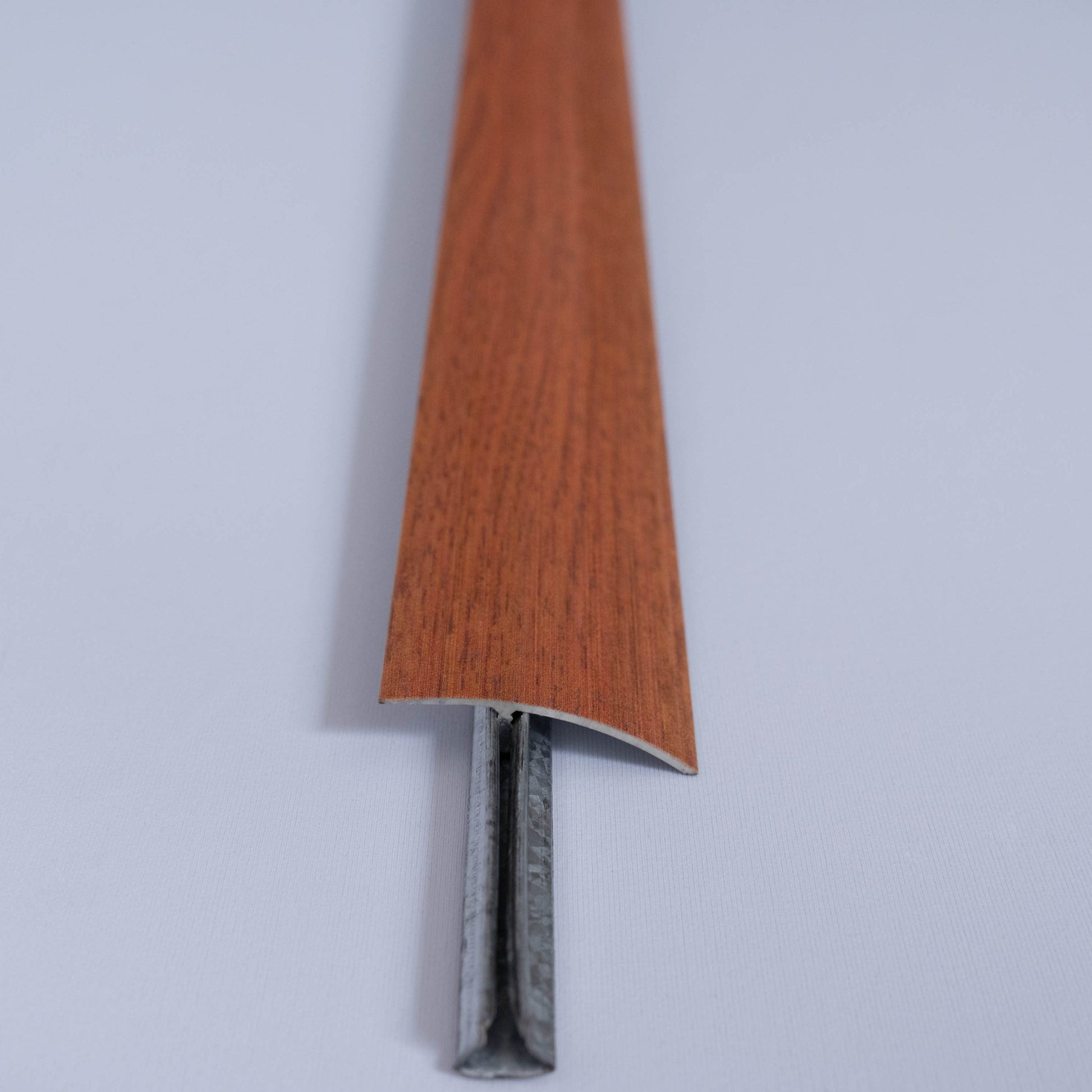 Perfil redutor laminado 8mm Jequitibá DesignFloor - acabamento alumínio 2100mm